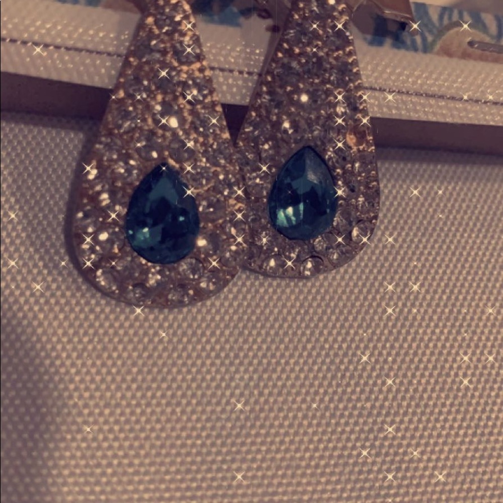 Earings - Picture 3 of 4